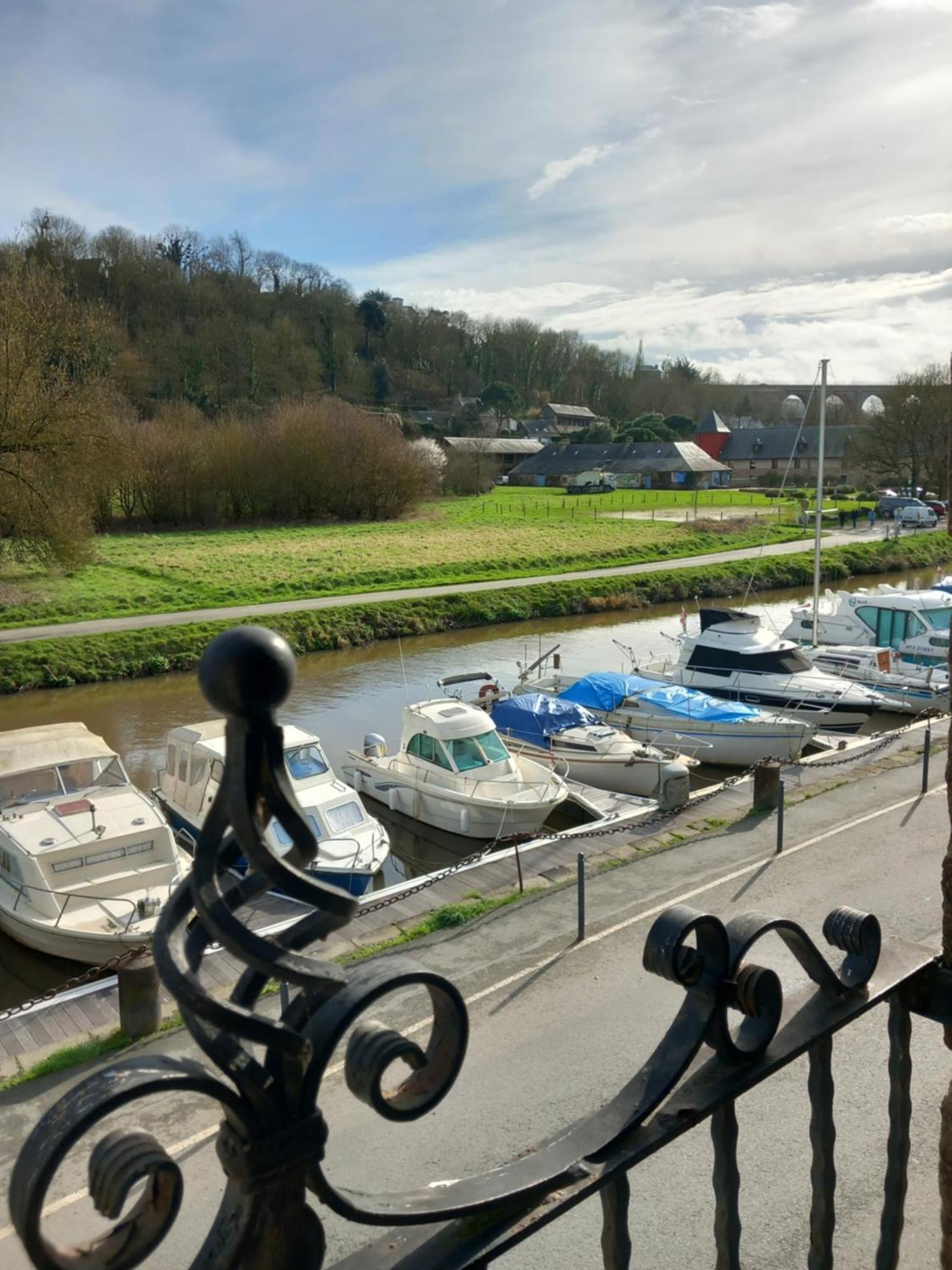 Balade Sur Le Port Apartment Dinan Bagian luar foto