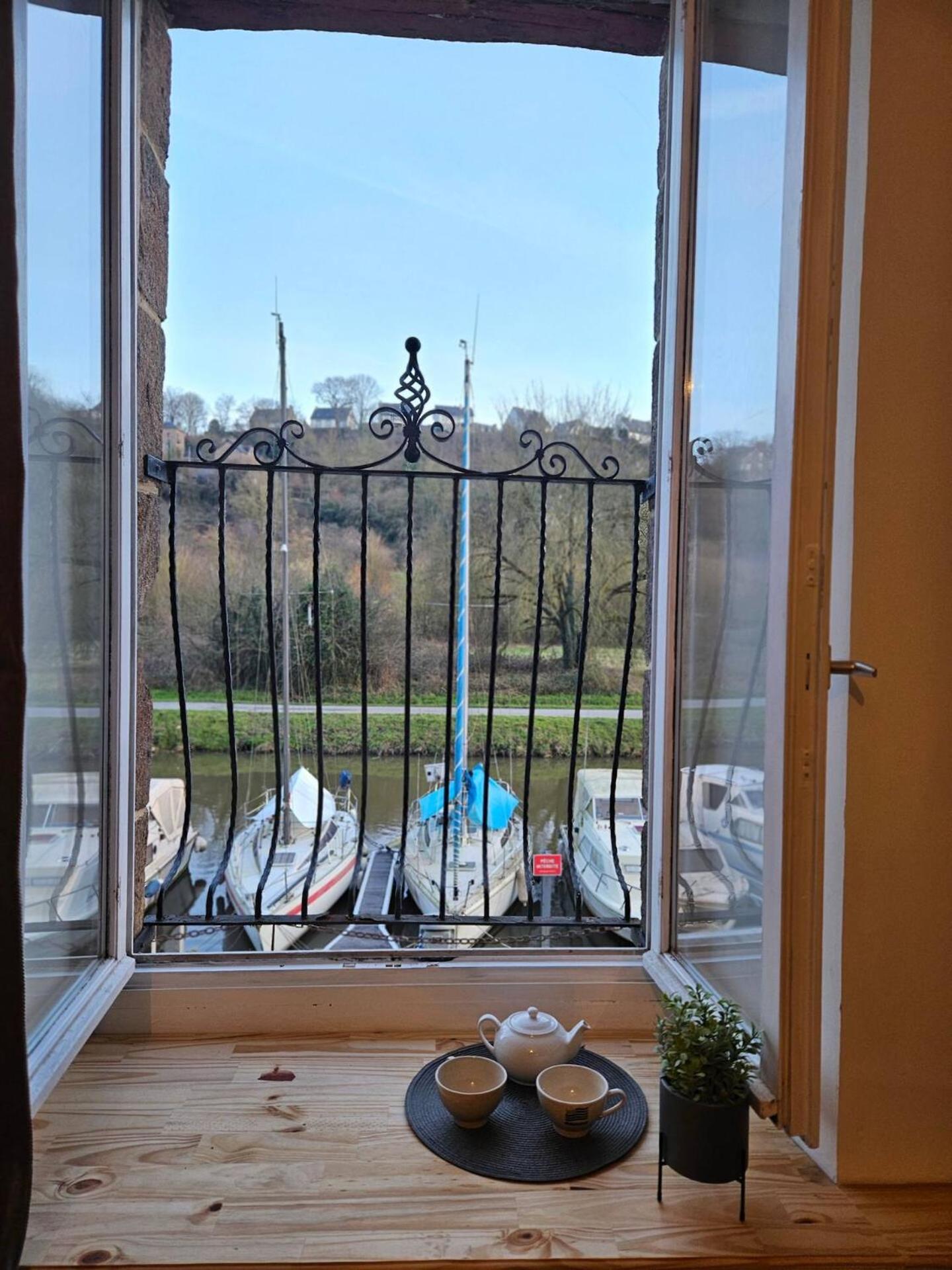 Balade Sur Le Port Apartment Dinan Bagian luar foto